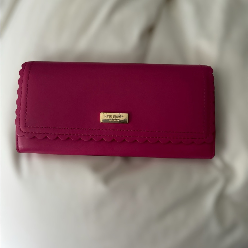 Kate Spade Scalloped Edge Wallet
